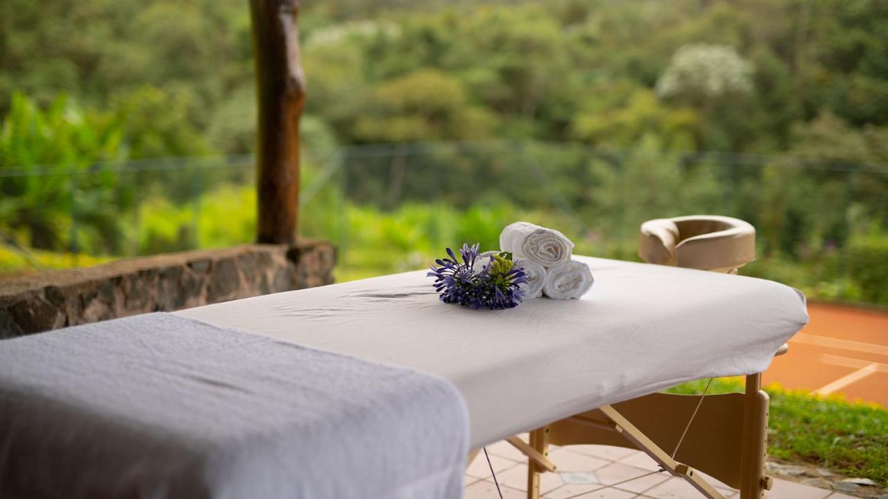 Las Mercedes Lodge カリ エクステリア 写真